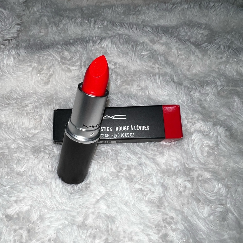 MAC Cremesheen Lipstick Dozen Carnations 232 - Picture 1 of 2